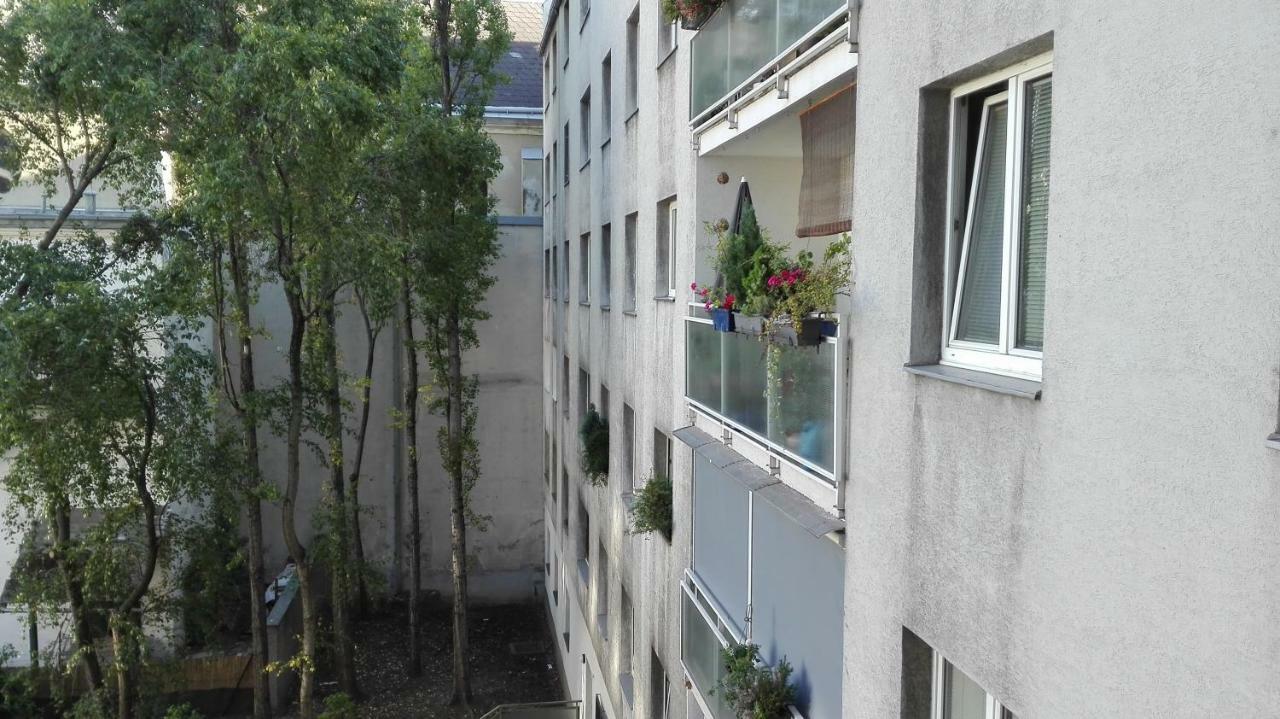 In Mit Balkon Viena